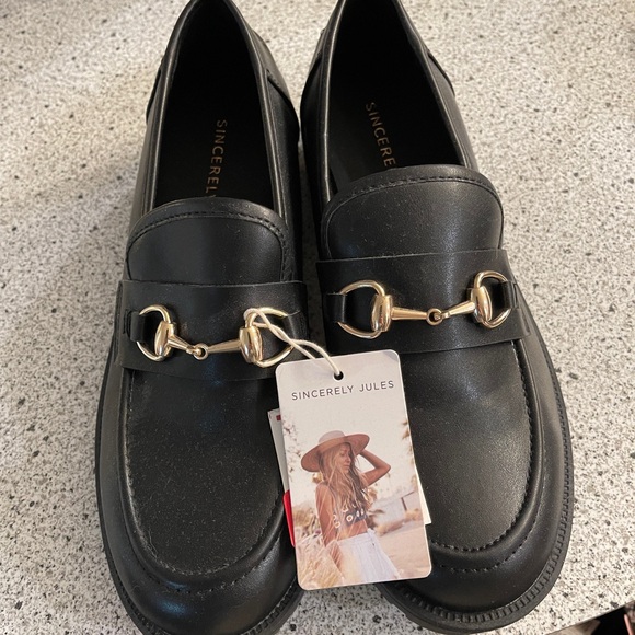 Sincerly Jules Black Loafers - Picture 1 of 4